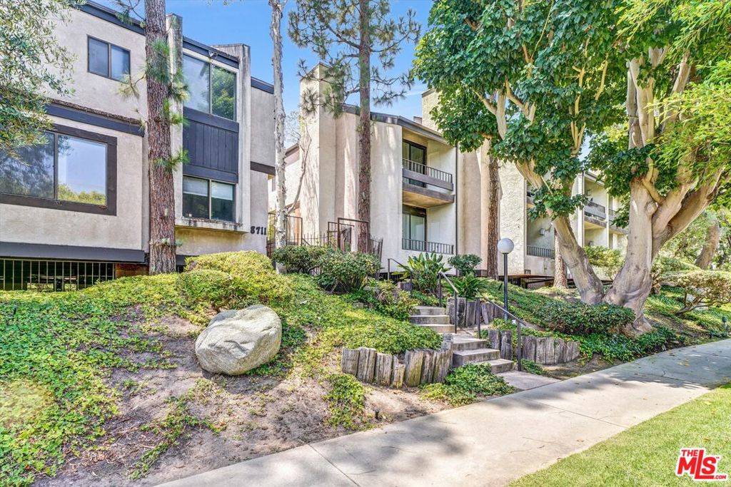 Playa Del Rey, CA 90293,8711 Falmouth AVE #104