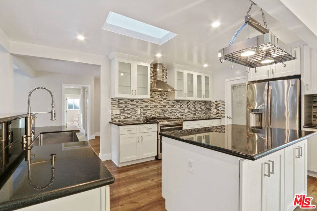 Rancho Palos Verdes, CA 90275,28745 N Enrose AVE