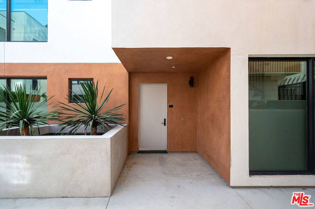 West Hollywood, CA 90046,1016 N Martel AVE #109