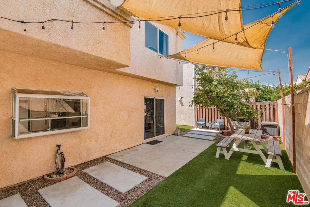North Hills, CA 91343,9400 Noble AVE #1/2