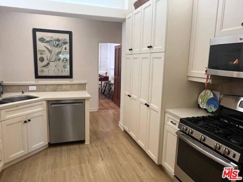 Pacific Palisades, CA 90272,15500 W Sunset BLVD #103
