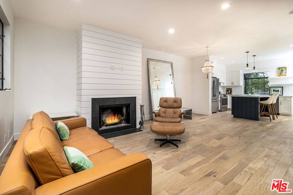 Santa Monica, CA 90402,202 San Vicente BLVD #15