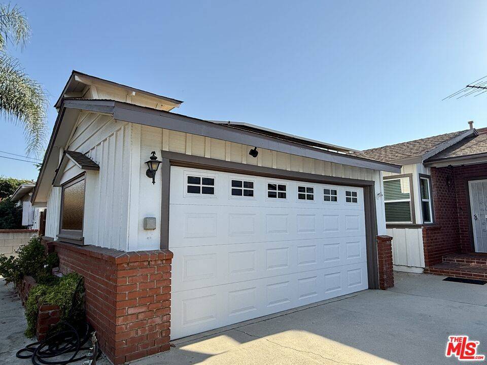 Van Nuys, CA 91406,6938 Balboa BLVD