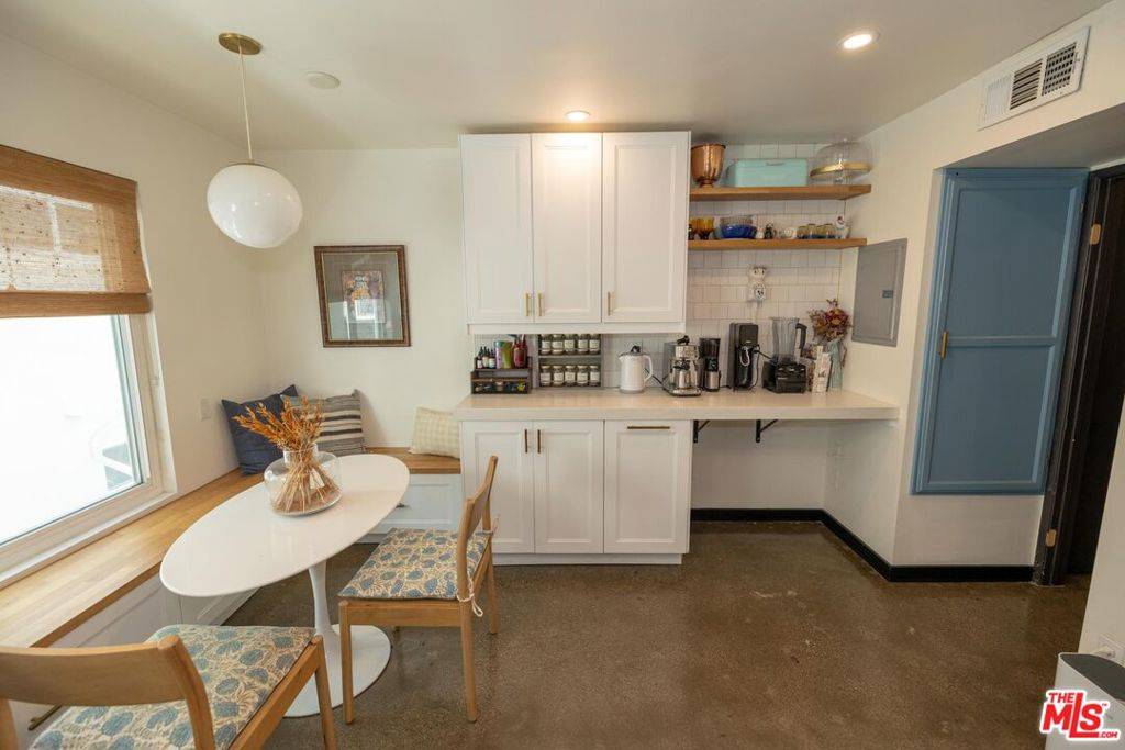 North Hollywood, CA 91601,5010 Cahuenga BLVD #104
