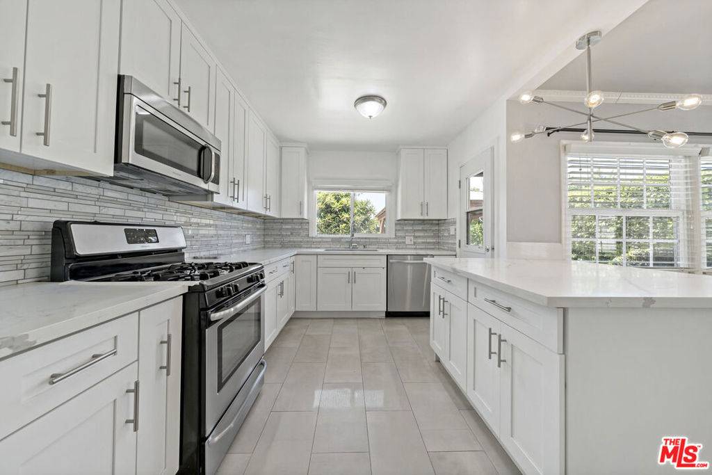 Granada Hills, CA 91344,10731 Gothic AVE
