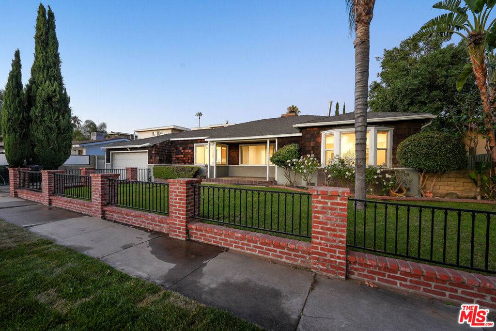 Van Nuys, CA 91405,6932 Mammoth AVE