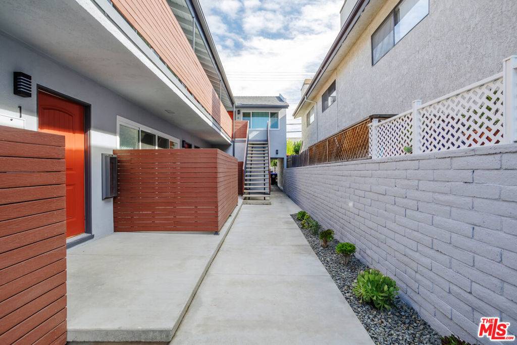 Glendale, CA 91202,1116 San Rafael AVE #5