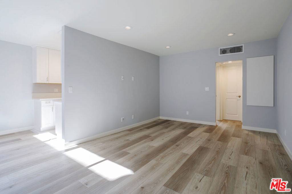 Glendale, CA 91202,1116 San Rafael AVE #5