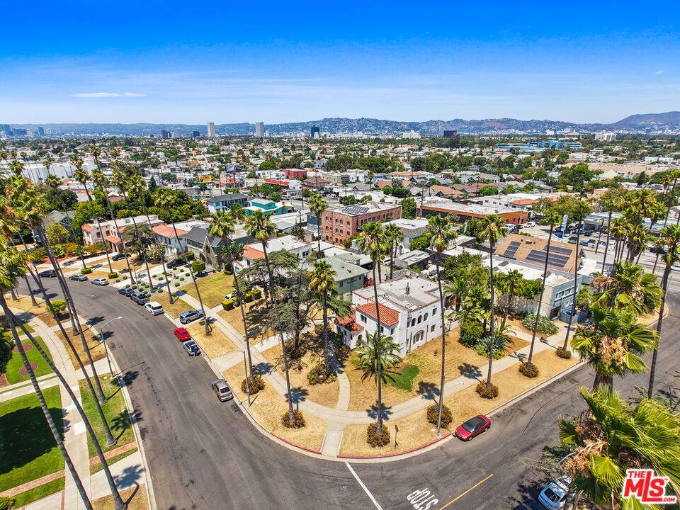 Los Angeles, CA 90019,4409 Victoria Park DR