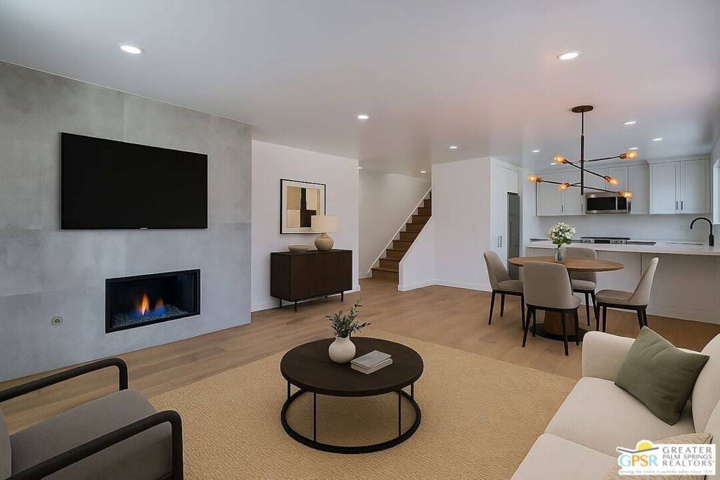 Los Angeles, CA 90038,6525 La Mirada AVE #114