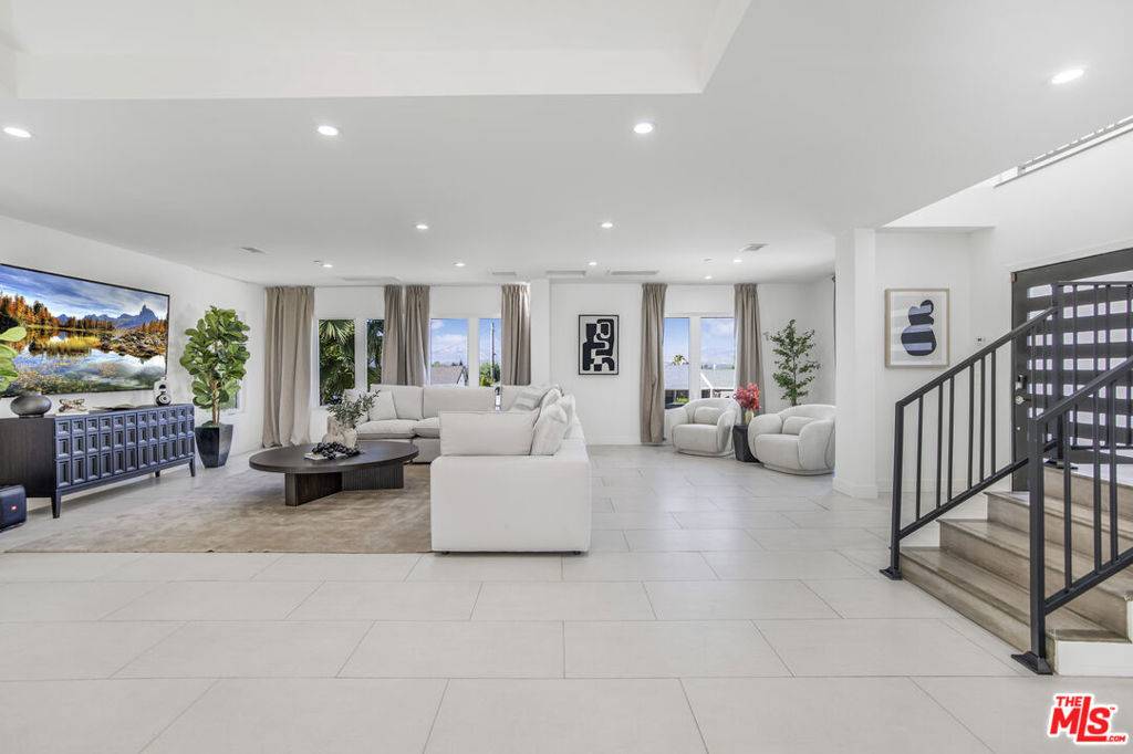 Tarzana, CA 91356,18202 Rancho ST