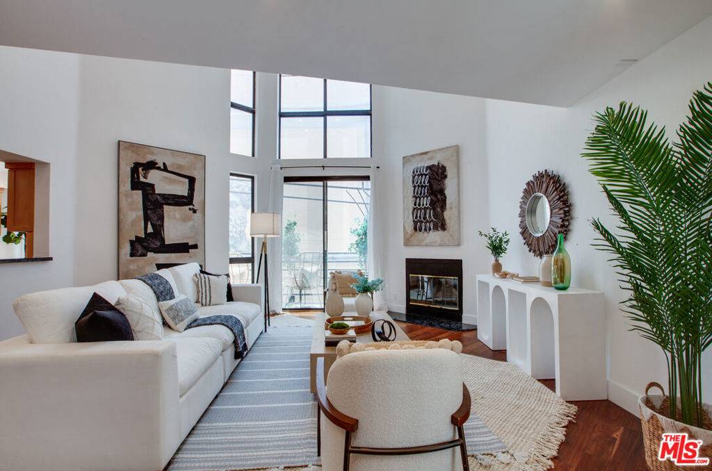 Los Angeles, CA 90049,12000 Goshen AVE #107