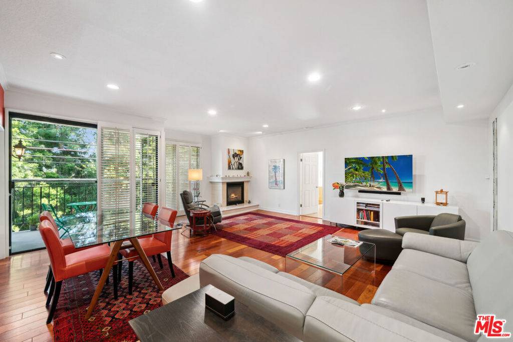 Santa Monica, CA 90402,502 San Vicente BLVD #205