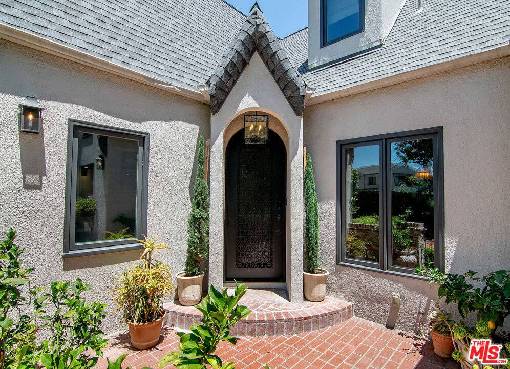 Los Angeles, CA 90036,342 N Citrus AVE