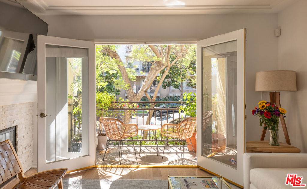 West Hollywood, CA 90048,146 S Clark DR #101