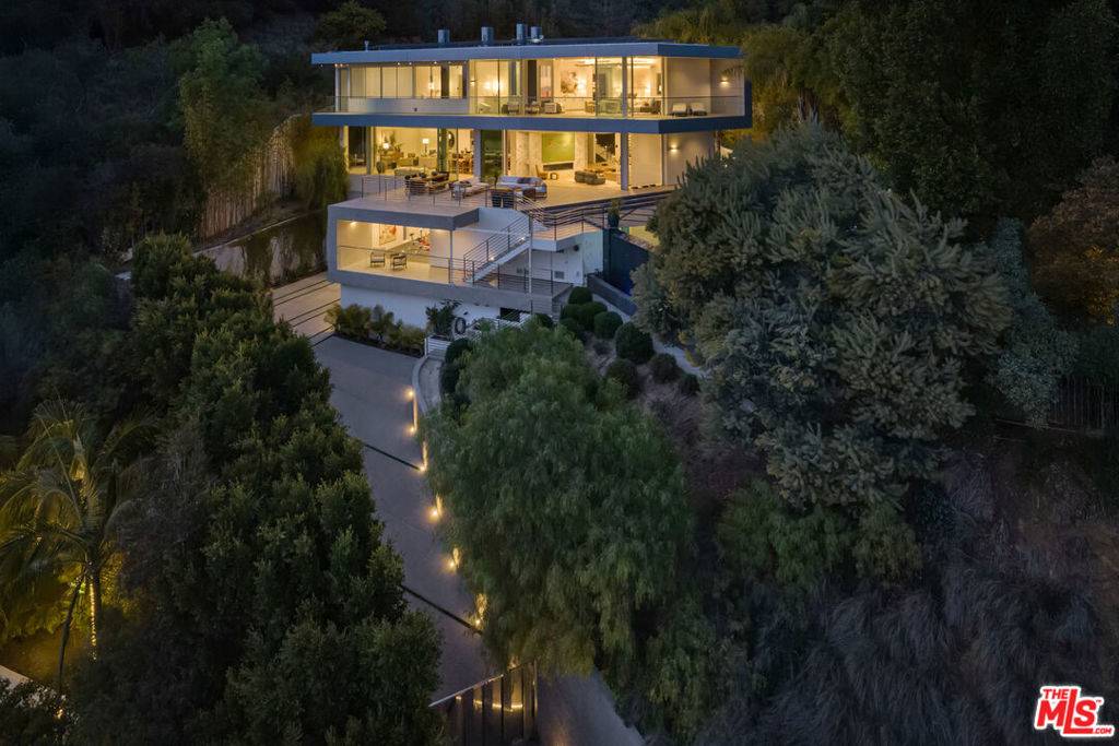 Los Angeles, CA 90069,1895 Rising Glen RD