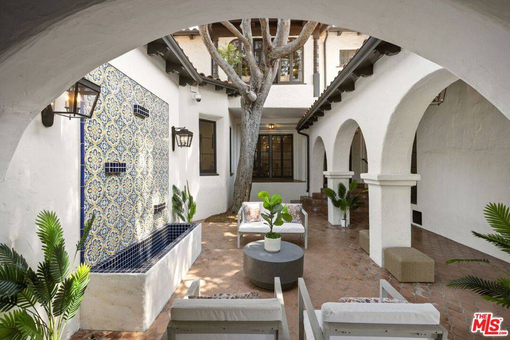 Los Angeles, CA 90064,2714 Forrester DR