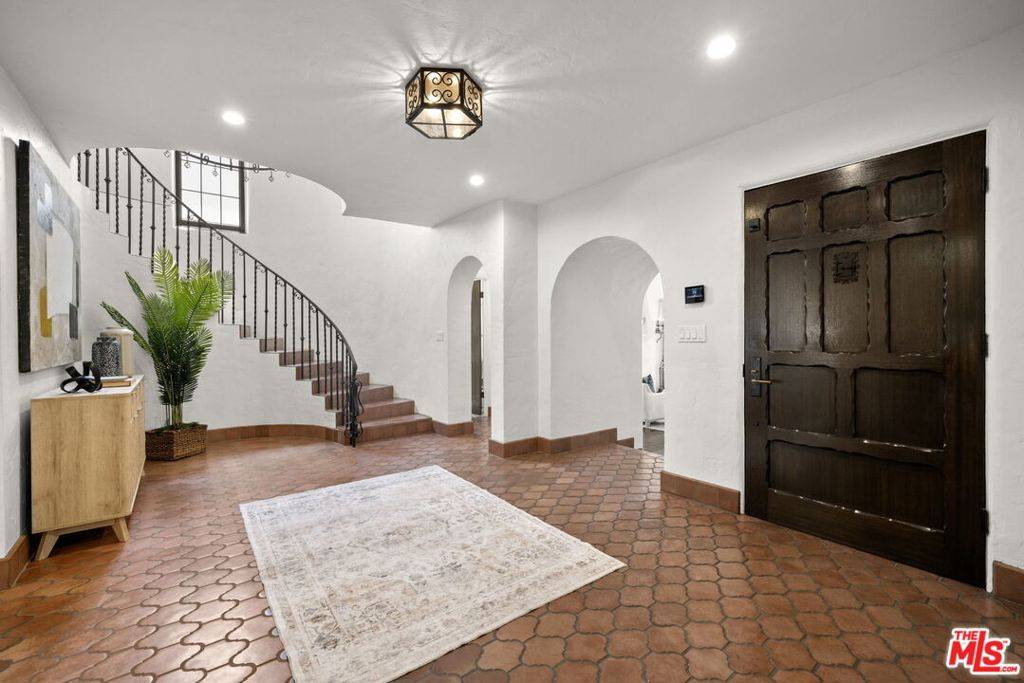 Los Angeles, CA 90064,2714 Forrester DR