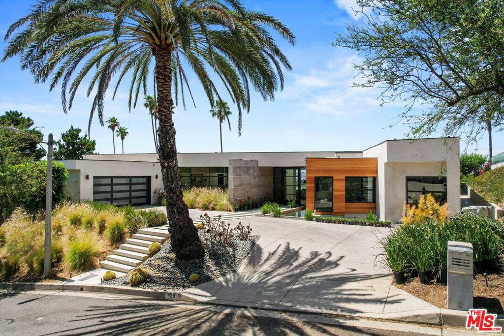 Beverly Hills, CA 90210,455 Castle PL