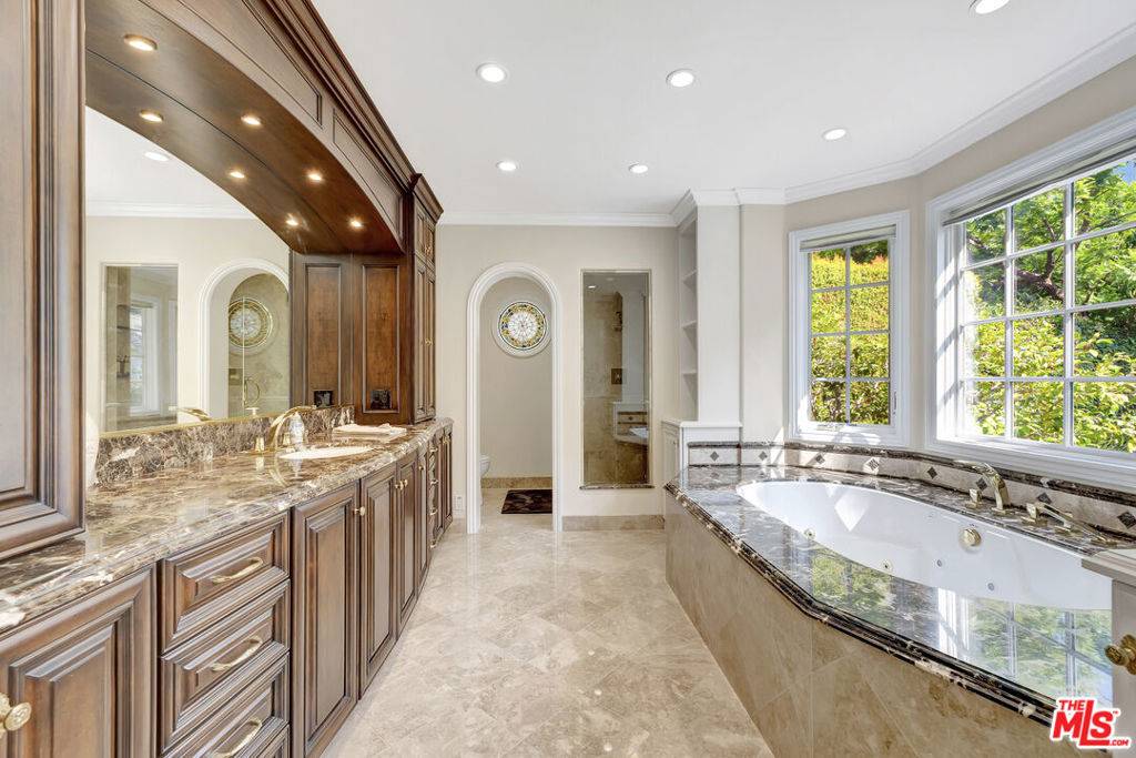 San Gabriel, CA 91775,637 Sycamore DR