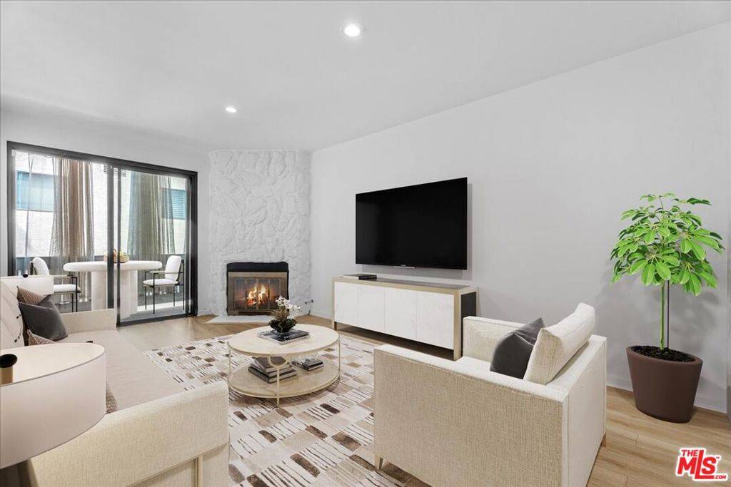 Playa Del Rey, CA 90293,8162 Manitoba ST #209