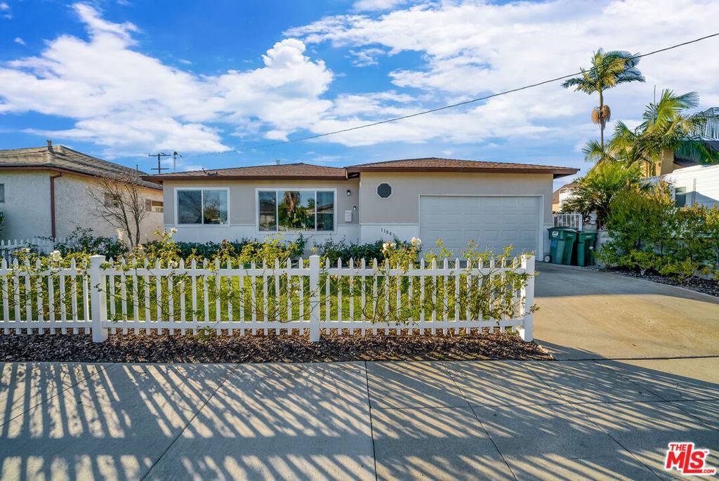 Hawthorne, CA 90250,11883 Freeman AVE