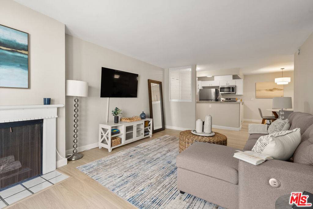 Playa Del Rey, CA 90293,8163 Redlands ST #24