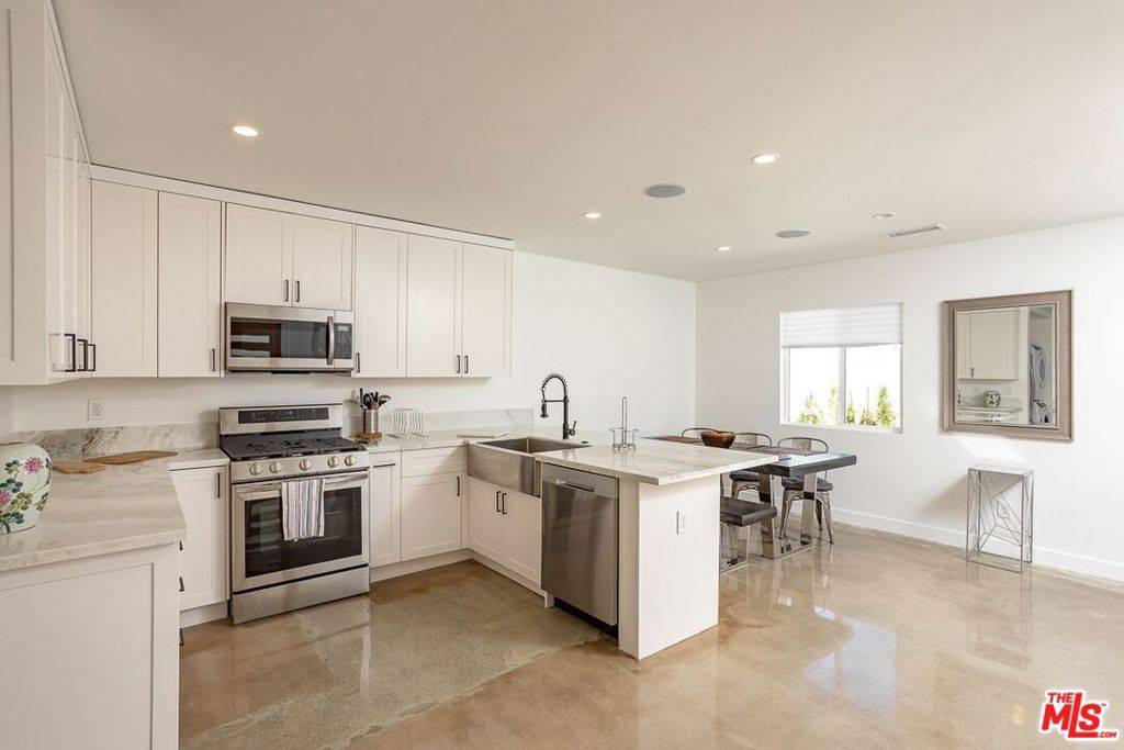Reseda, CA 91335,7413 Jamieson AVE
