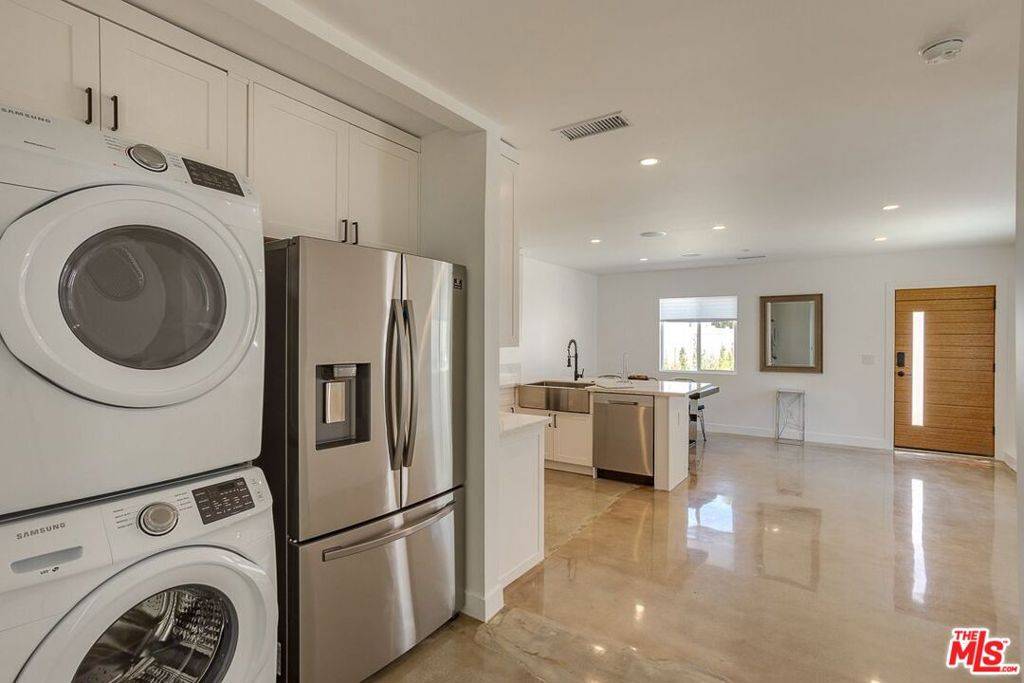 Reseda, CA 91335,7413 Jamieson AVE