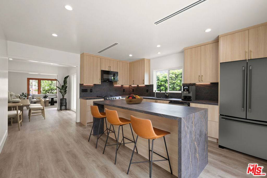 Santa Monica, CA 90402,438 12th ST