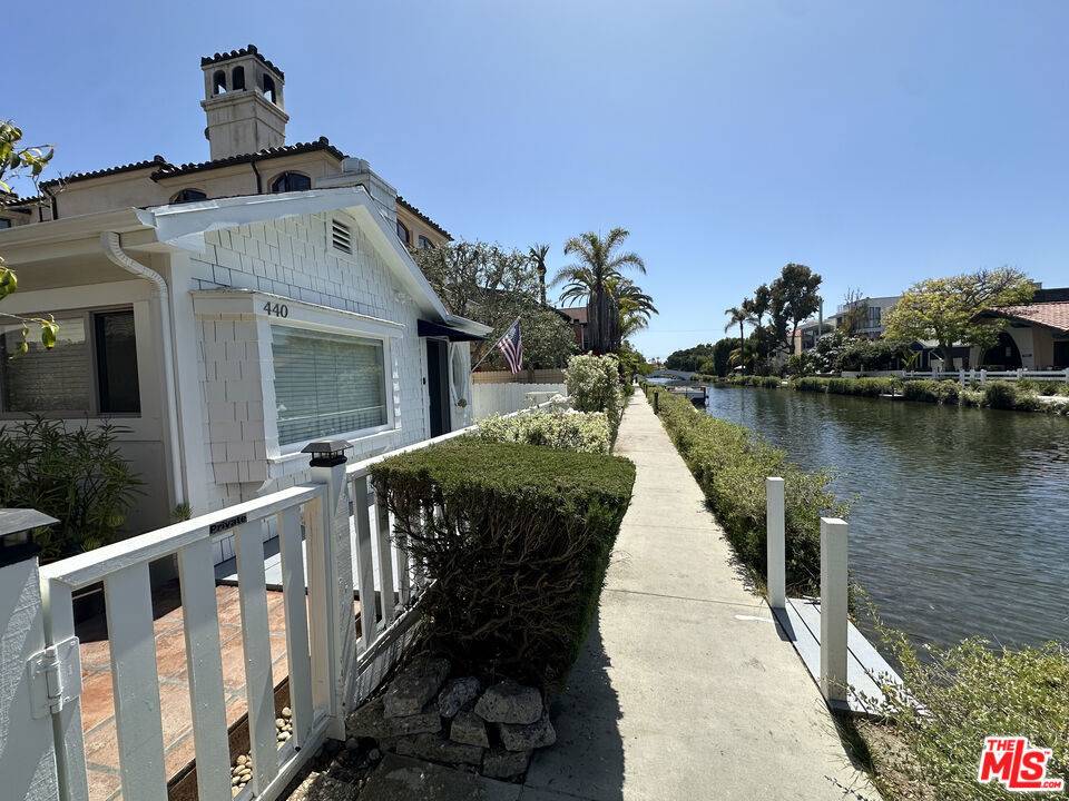 Venice, CA 90291,440 Howland Canal #1