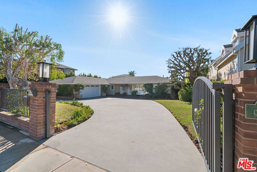 Pacific Palisades, CA 90272,14972 CAMAROSA DR