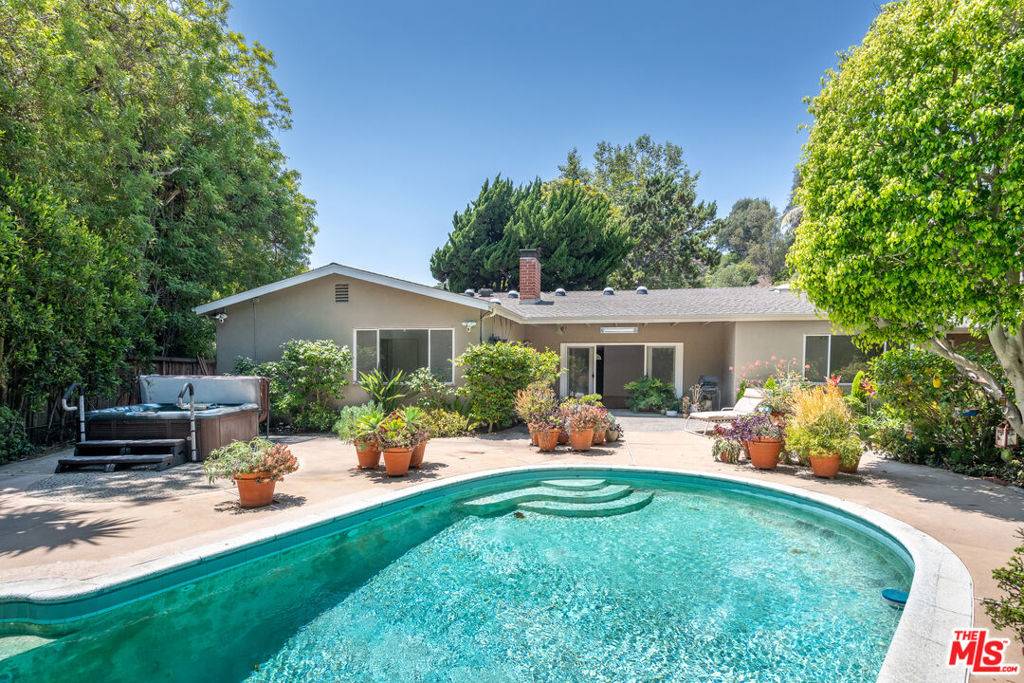 Los Angeles, CA 90049,1350 Jonesboro DR