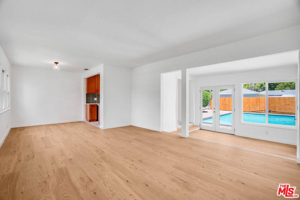 Tarzana, CA 91335,18319 Erwin ST