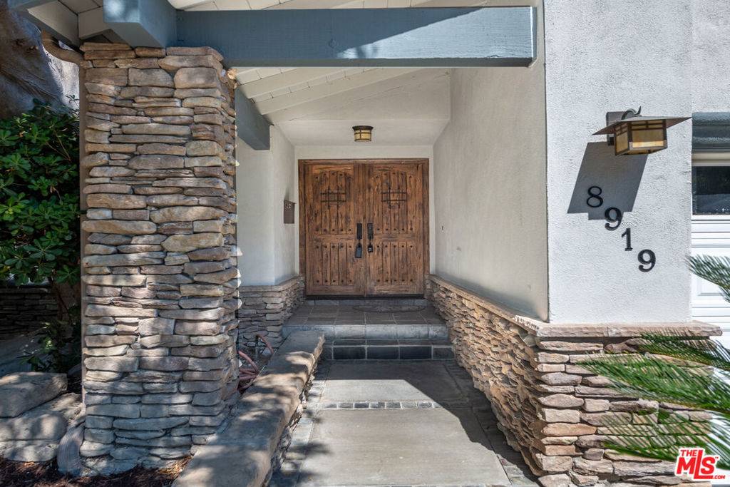 West Hills, CA 91304,8919 Moorcroft AVE
