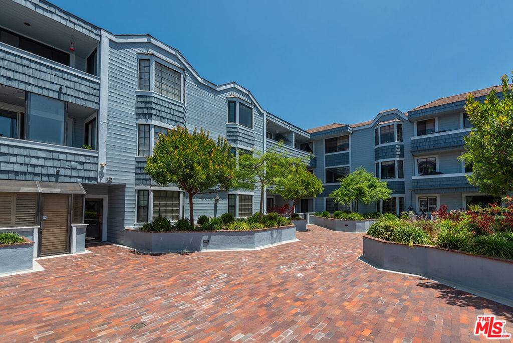 Marina Del Rey, CA 90292,4600 Via Dolce #305