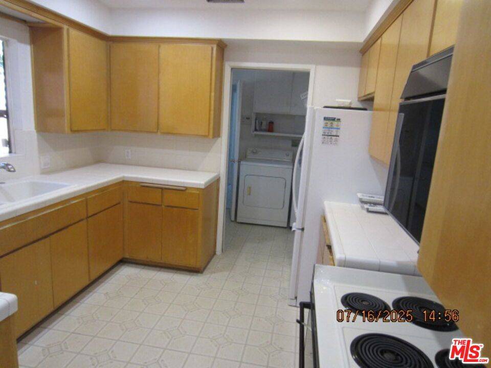 North Hollywood, CA 91605,12715 Hartland ST