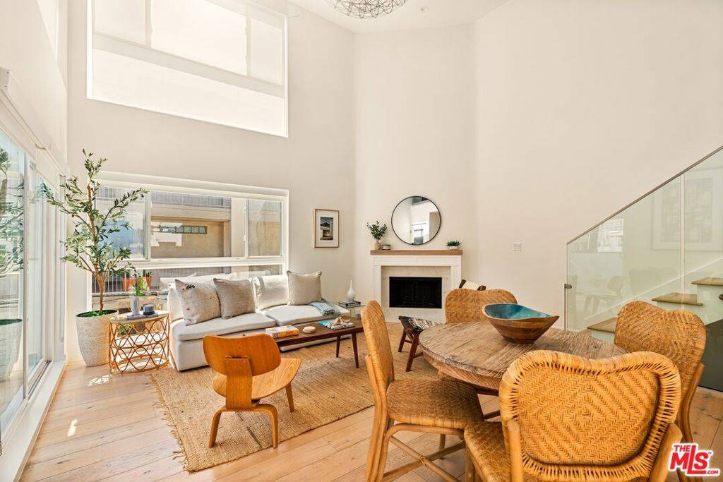 Marina Del Rey, CA 90292,14 Reef ST #4