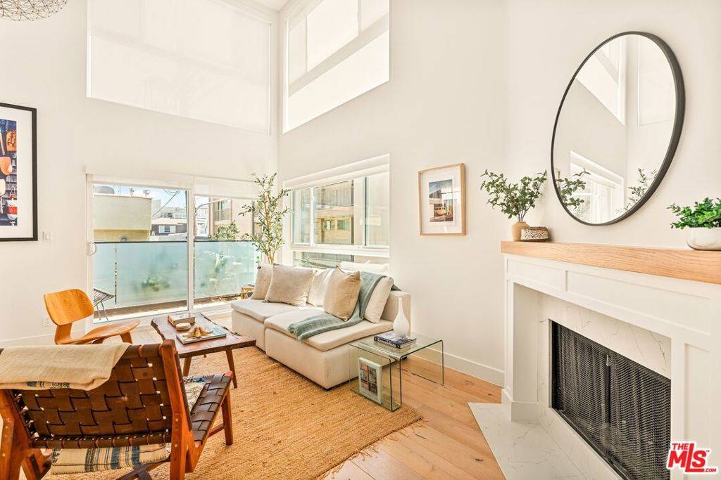 Marina Del Rey, CA 90292,14 Reef ST #4