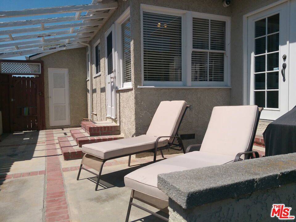 Los Angeles, CA 90043,5078 Southridge AVE
