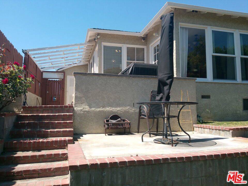 Los Angeles, CA 90043,5078 Southridge AVE