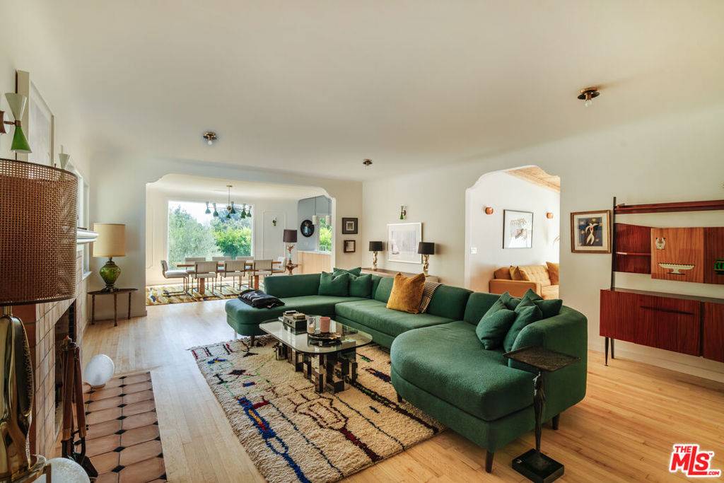 Los Angeles, CA 90027,2443 N Vermont AVE