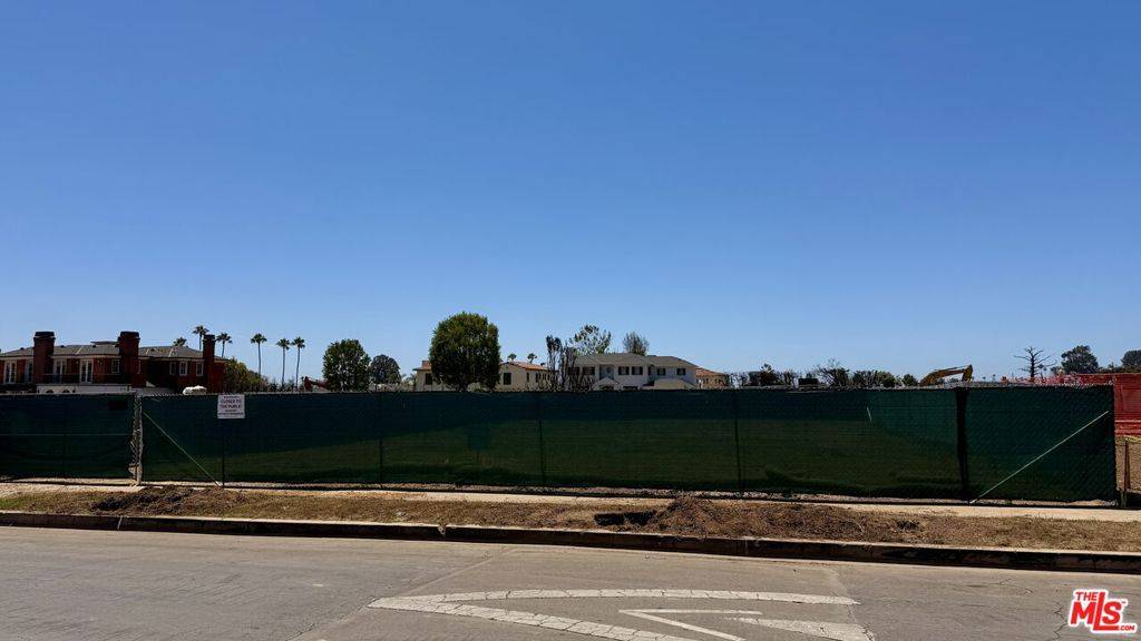Pacific Palisades, CA 90272,745 Toyopa DR
