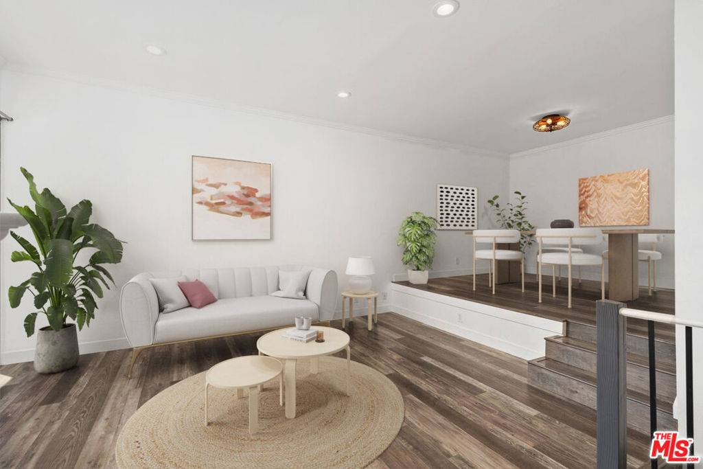 North Hollywood, CA 91601,5100 Riverton AVE #14