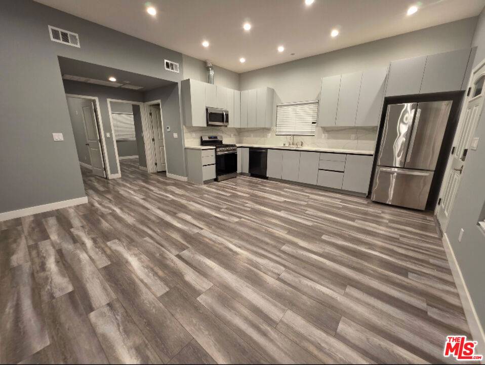 San Fernando, CA 91340,1418 Hewitt ST