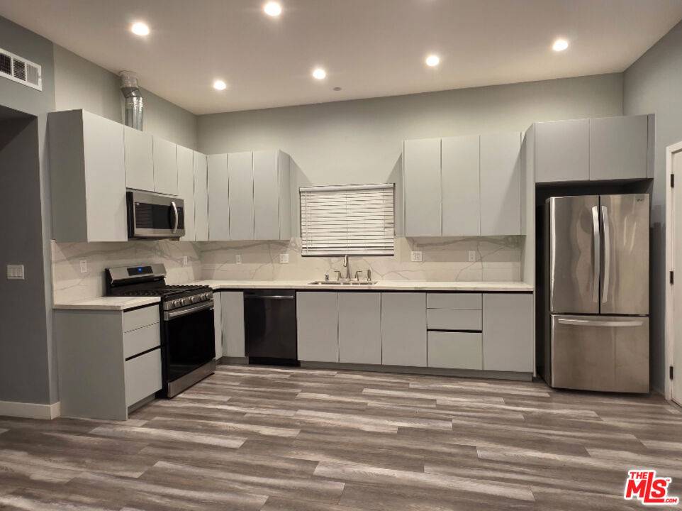 San Fernando, CA 91340,1418 Hewitt ST