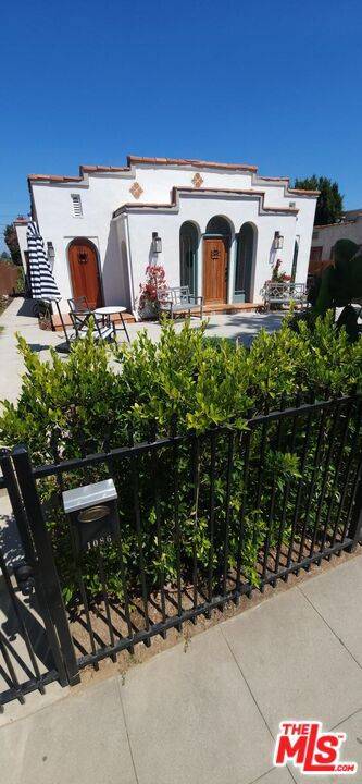 Los Angeles, CA 90019,1086 West BLVD