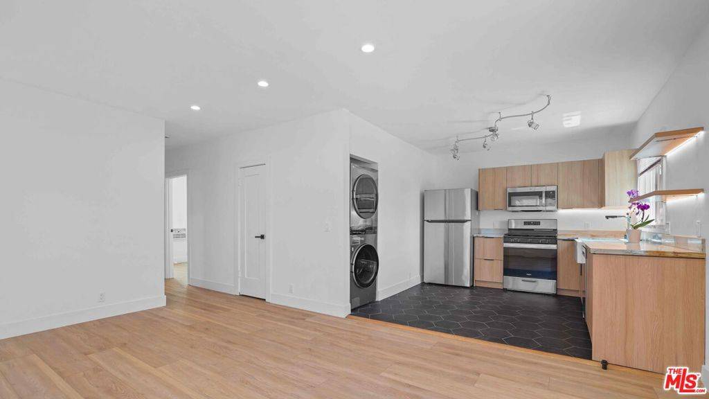 Santa Monica, CA 90404,3119 Arizona AVE