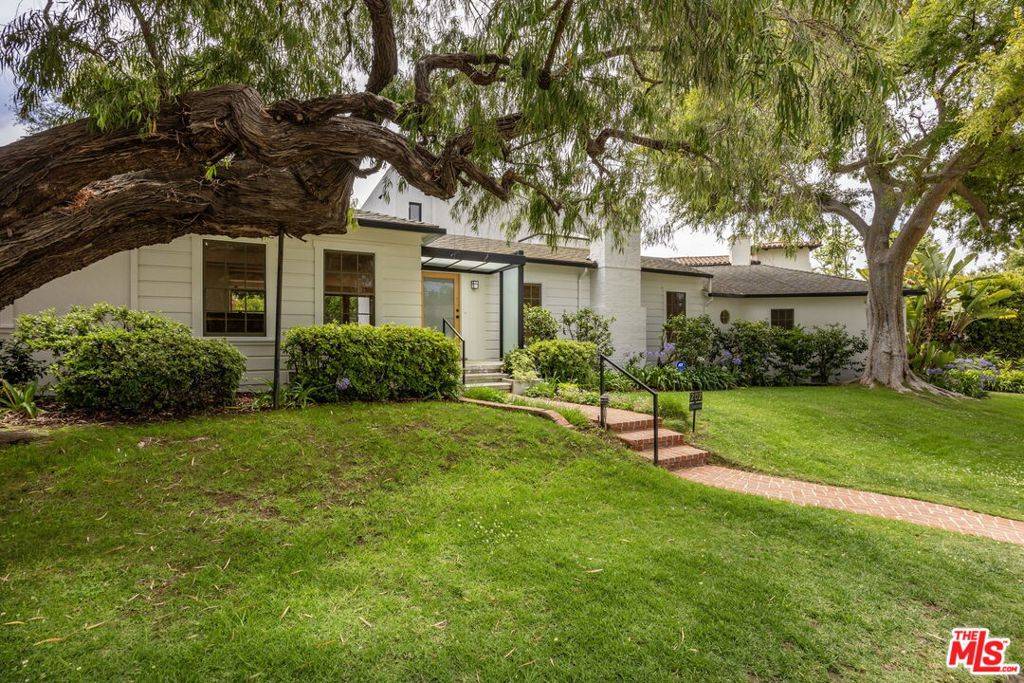 Los Angeles, CA 90049,202 S Saltair AVE