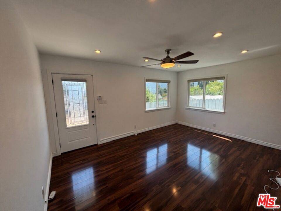 Montrose, CA 91020,2535 Mary ST